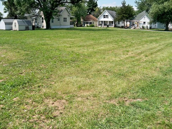 214 Halleck St, Moberly, MO 65270